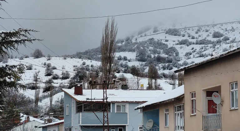 Tokat'ın Başçiftlik ilçesinde kar yağışı etkili oldu
