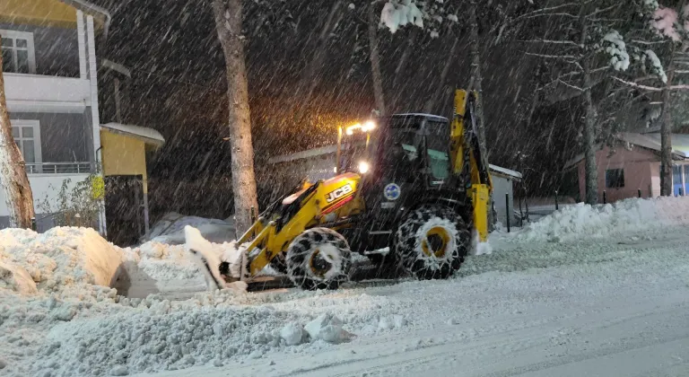 Tokat’ın Başçiftlik ilçesinde kar yağışı etkili oluyor