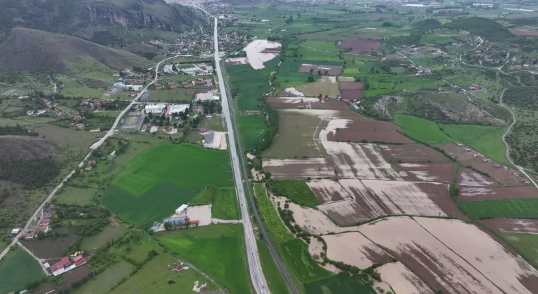 Tokat'ın Turhal ilçesinde taşkın nedeniyle araziler su altında kaldı