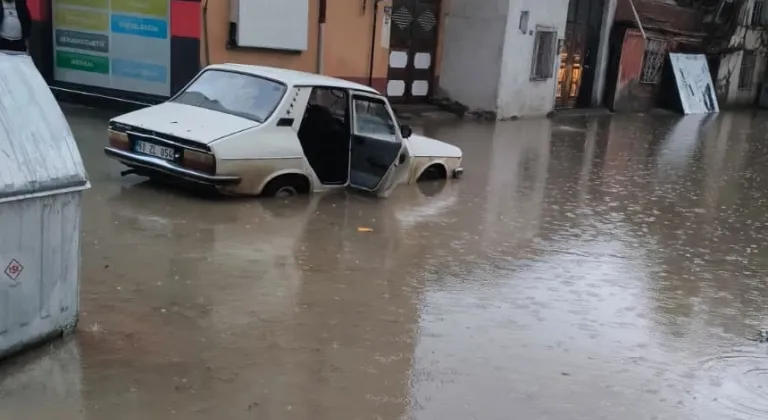 Tokat'ın Zile ilçesinde sağanak su baskınlarına yol açtı