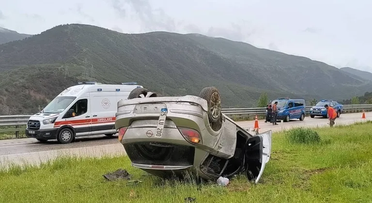 Tokat'ta devrilen otomobildeki 5 kişi yaralandı