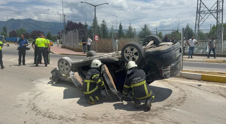 Tokat'ta otomobilin devrildiği kaza kamerada
