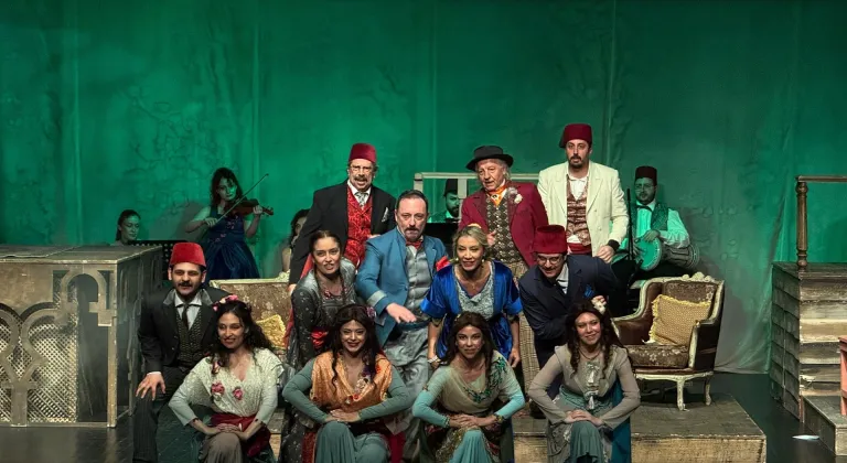 Trabzon'da "26. Uluslararası Karadeniz Tiyatro Festivali" iki oyunla devam etti