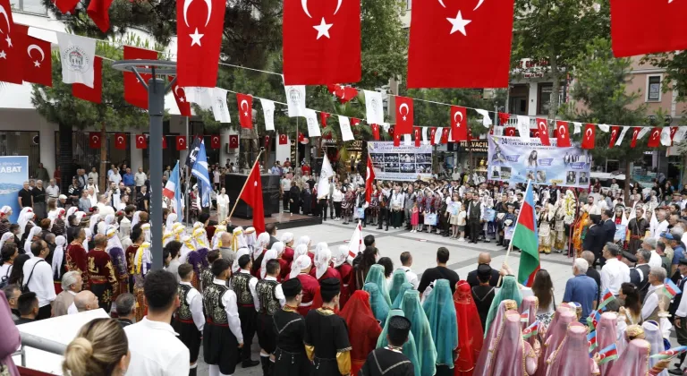 Trabzon'da "34. Uluslararası Akçaabat Müzik ve Halk Oyunları Festivali" sürüyor