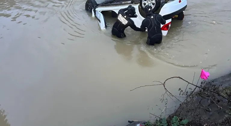 Trabzon'da göle devrilen otomobilin sürücüsü yaralandı