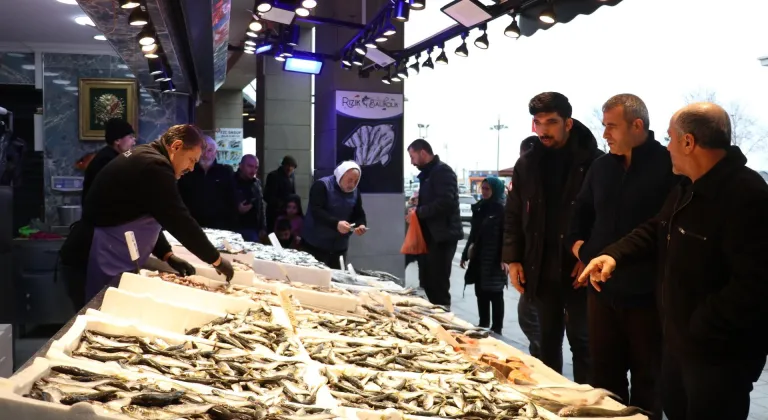 Trabzon'da ramazanda balığa olan ilgi devam ediyor
