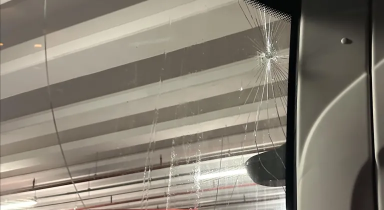 Trabzonspor'un Antalya deplasmanındaki takım otobüsüne taşlı saldırı