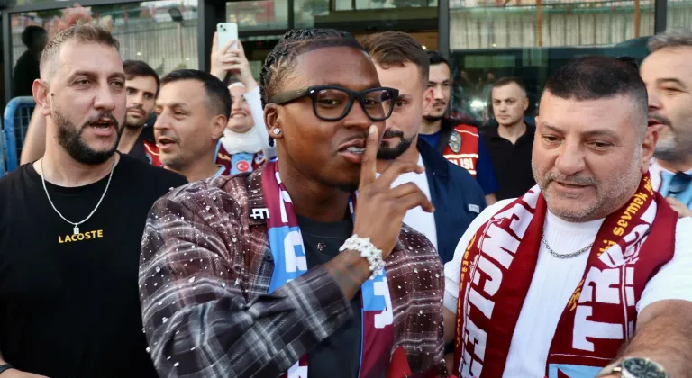 Trabzonspor'un yeni transferlerinden Sidny Lopes Cabral, Trabzon'a geldi