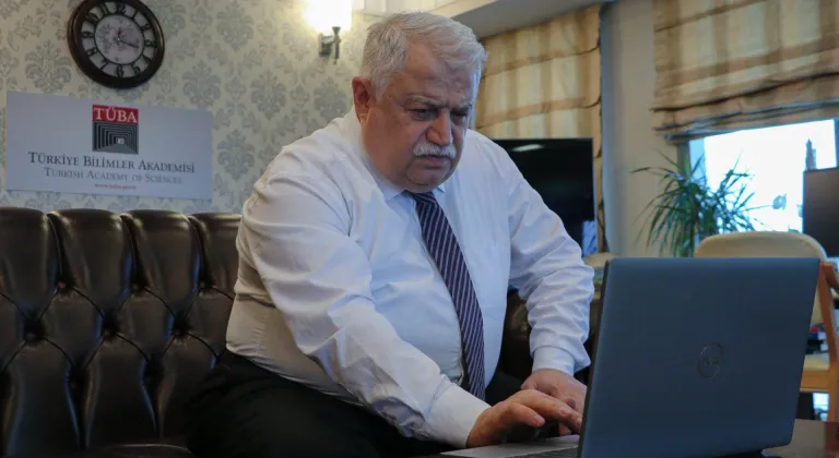 TÜBA Başkanı Şeker,  AA'nın "Yılın Kareleri" oylamasına katıldı