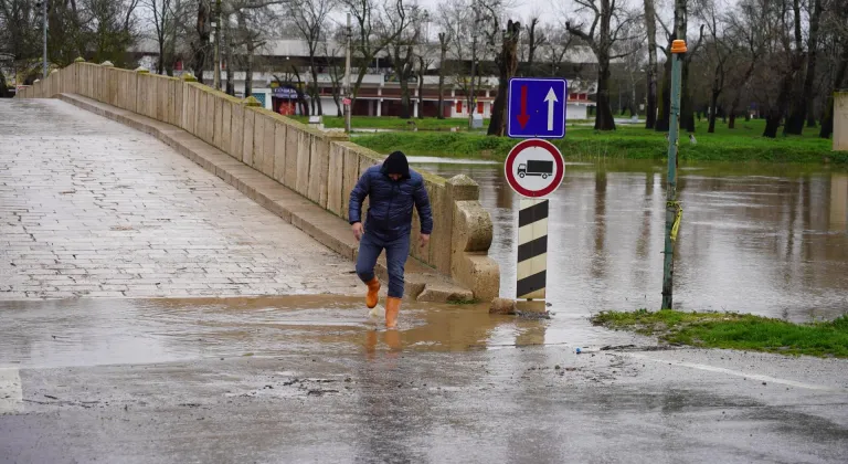 Tunca Nehri, Kırkpınar Güreşleri'nin yapıldığı Sarayiçi'nde kısmen taştı