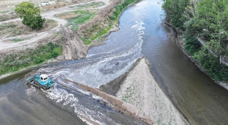 Tunca Nehri'nde DSİ'nin çalışmasıyla su akışı hızlandı