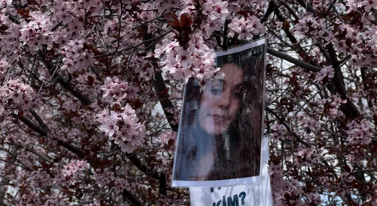 Tunceli'de ağaçlara Gülistan Doku'nun fotoğrafları asıldı