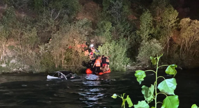 Tunceli'de Munzur Çayı'na düşen otomobilin sürücüsü hastanede yaşamını yitirdi
