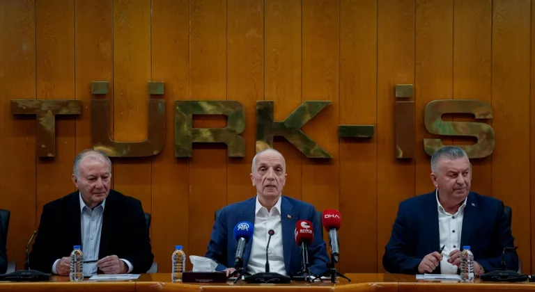 TÜRK-İŞ Genel Başkanı Atalay, basın toplantısında konuştu: