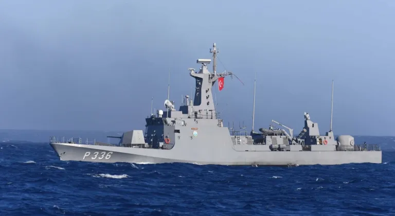 Türk savaş gemileri, KKTC'nin Girne Turizm Limanı'nda halkın ziyaretine açıldı