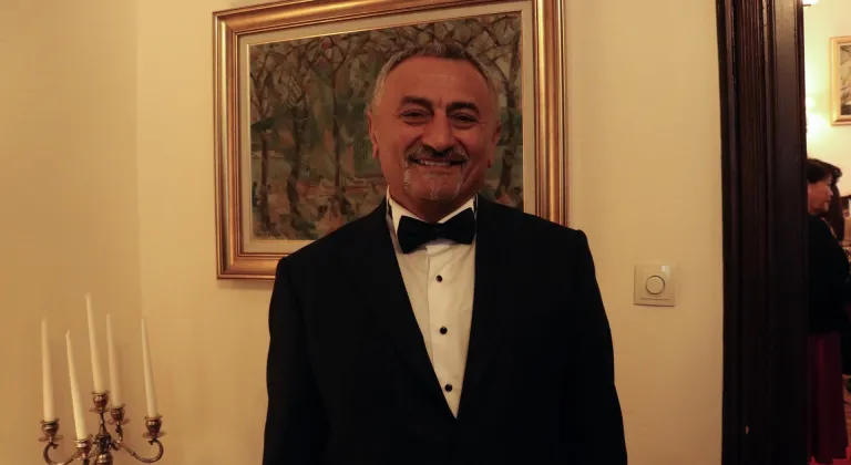 Türk tasarımcı Özlem Süer Bulgaristan'da "İstanbul-Sofya" temalı defile sundu