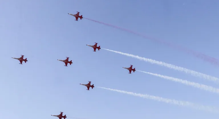 Türk Yıldızları Yalova semalarında gösteri uçuşu yaptı