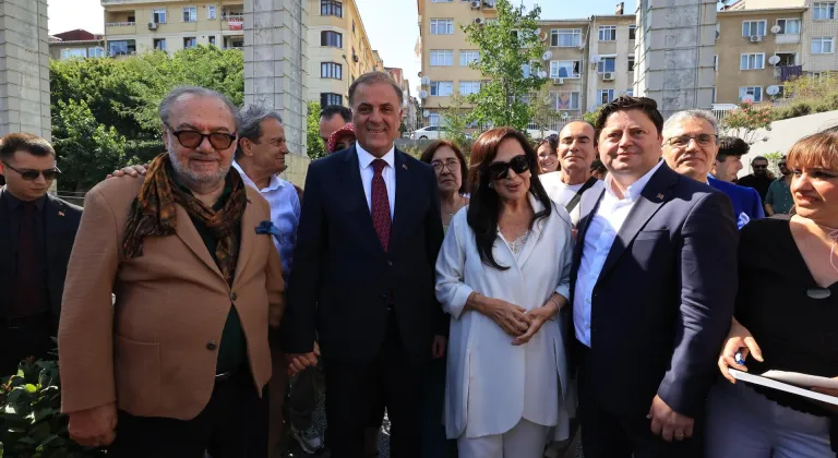 Türkan Şoray ile Yalçın Gökçebağ'ın eserleri aynı sergide buluştu