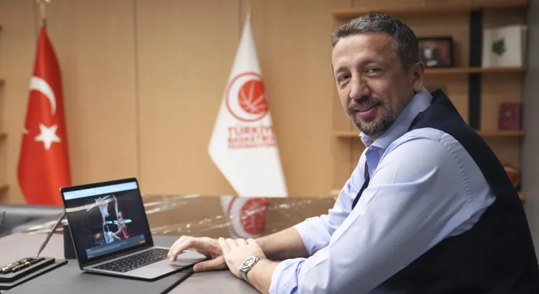 Türkiye Basketbol Federasyonu Başkanı Hidayet Türkoğlu, AA'nın "Yılın Kareleri" oylamasına katıldı