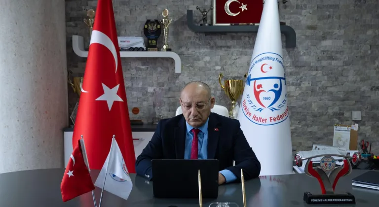 Türkiye Halter Federasyonu Başkanı Talat Ünlü, AA'nın "Yılın Kareleri" oylamasına katıldı