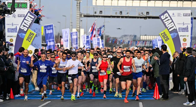 Türkiye İş Bankası 21. İstanbul Yarı Maratonu'nu verilen startla başladı