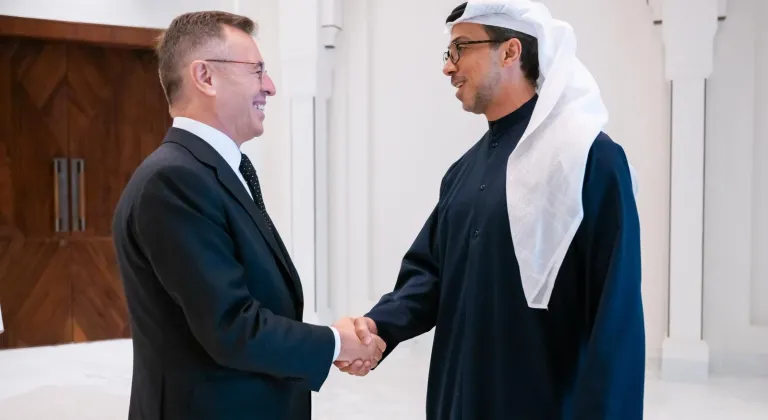 Türkiye'nin Abu Dabi Büyükelçisi Göktaş, BAE Devlet Başkan Yardımcısı Şeyh Mansur ile görüştü