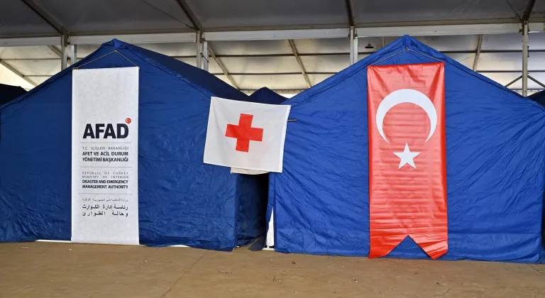 Türkiye'nin gönderdiği çadırlar, İsrail’in yerinden ettiği Lübnanlı ailelere geçici yuva oluyor