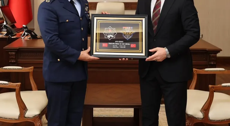 Türkiye'nin ilk astronotu Tuğgeneral Alper Gezeravcı'dan Amasya Valiliğine ziyaret