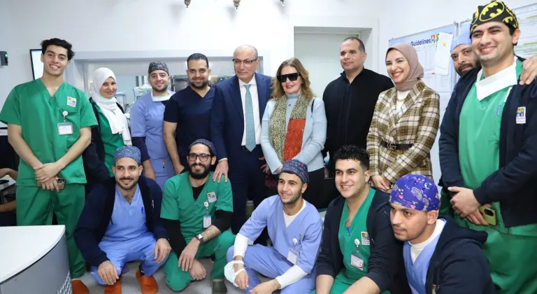 Türkiye'nin Kahire Büyükelçisi Şen, Mısır'da tedavi gören Filistinli ve Mısırlı çocukları ziyaret etti