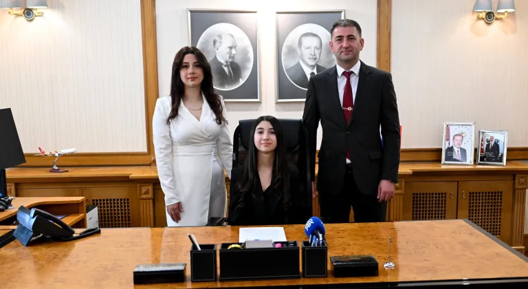 Türkiye'nin Moskova Büyükelçisi Bilgiç'in koltuğu 23 Nisan'da 13 yaşındaki çocuğa devredildi