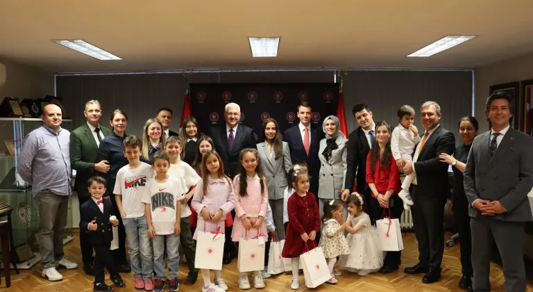 Türkiye'nin Sofya Büyükelçisi Uyanık, 23 Nisan dolayısıyla makamını çocuklara devretti