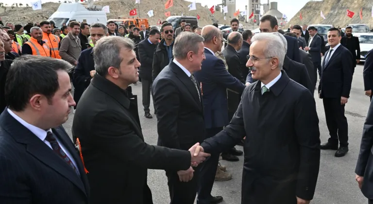 Ulaştırma ve Altyapı Bakanı Uraloğlu, Kilis'te açılış töreninde konuştu: