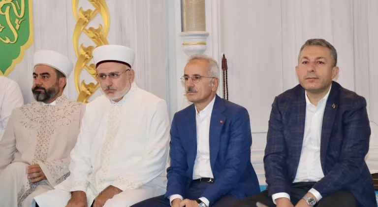 Ulaştırma ve Altyapı Bakanı Uraloğlu, Trabzon'daki hafızlık icazet töreninde konuştu: