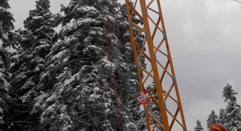 Uludağ'da arızalanan telesiyejde mahsur kalanlar için kurtarma çalışması başlatıldı