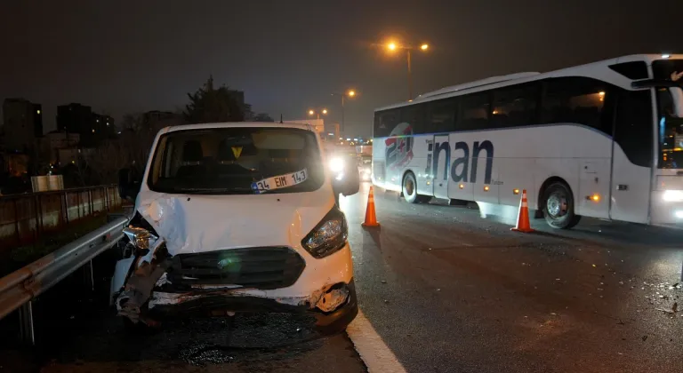 Ümraniye'de 8 aracın karıştığı zincirleme trafik kazası ulaşımı aksattı