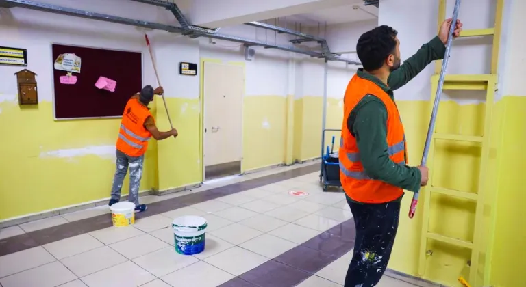 Ümraniye'de eğitim öğretim yılı öncesi okullarda bakım onarım çalışmaları yapılıyor