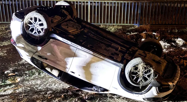 Ümraniye'de şarampole devrilen otomobilin sürücüsü öldü