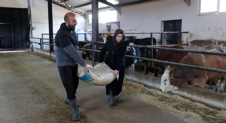 ÜRETİMLE GÜÇLENEN KADINLAR - Bankacılığı bırakıp devlet desteğiyle baba mesleği hayvancılığa başladı