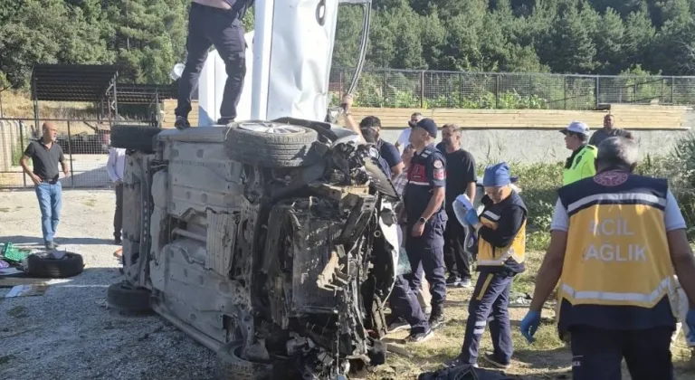 Uşak'ta devrilen otomobildeki 1 kişi öldü, 3 kişi yaralandı