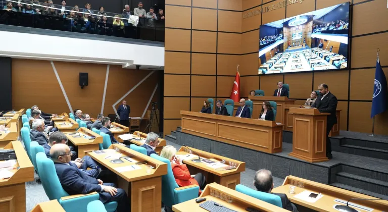 Üsküdar Belediye Meclisi'nde ilçenin çeşitli noktalarına asılan afişler tartışıldı