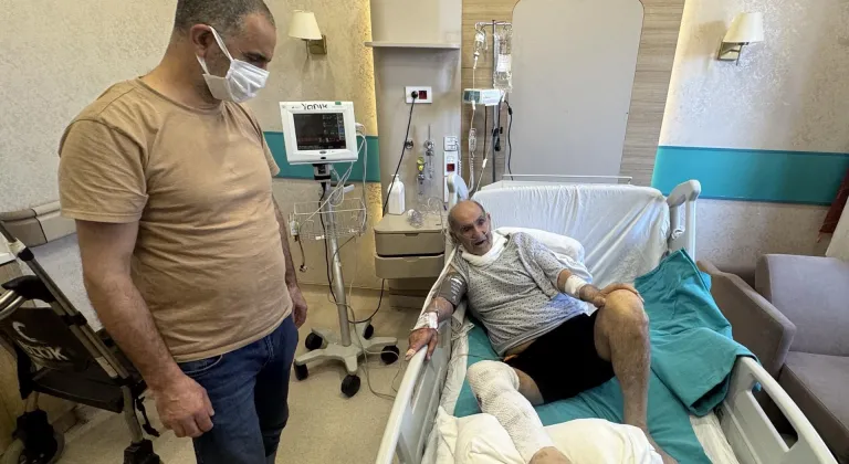 Ustalığına güvendi, tıkalı gidere döktüğü lavabo açıcı hastanelik etti