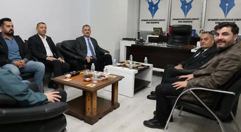 Vali Bozkurt’tan Ağrı’da yerel basınla fikir alışverişinde bulundu