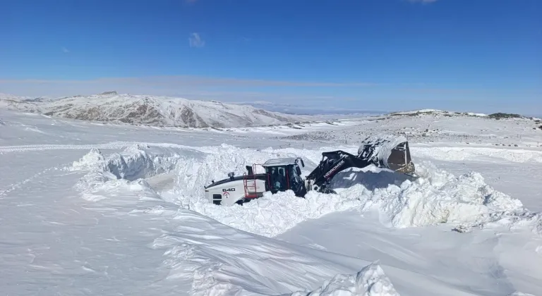 Van, Bitlis, Muş ve Hakkari'de 92 yerleşim yerine ulaşım sağlanamıyor