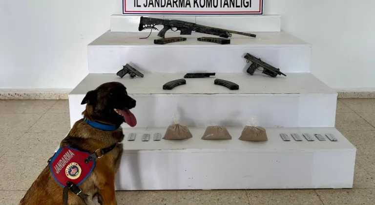 Van’da 3 kilo 100 gram uyuşturucu ve çok sayıda silah ele geçirildi