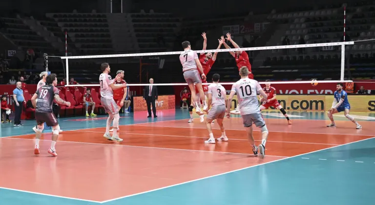 Voleybol: SMS Grup Efeler Ligi
