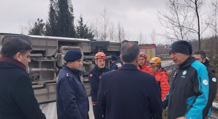 Yalova'da servis midibüsünün devrilmesi sonucu 1 kişi öldü, 20 kişi yaralandı