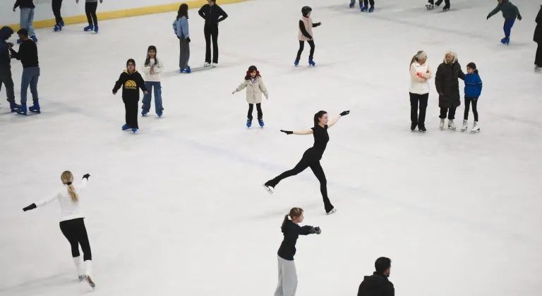 Yarıyıl tatilinin uğrak noktası BELPA Buz Pateni Tesisi