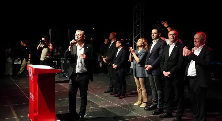 Yeni Parti Genel Başkanı Özel Beylikdüzü'nde partililere hitap etti: