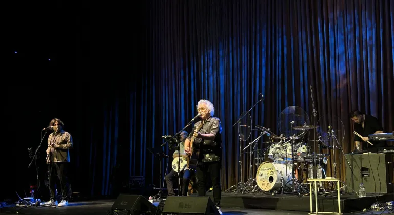 Yeni Türkü, İstanbul'da konser verdi