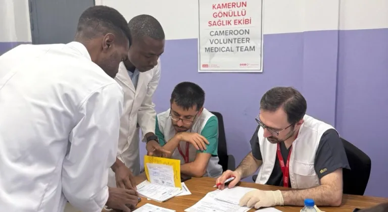 Yeryüzü Doktorları gönüllü sağlık ekibi Kamerun'a gitti